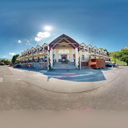 Hotel Hradna Brana Pressburg Exterior foto
